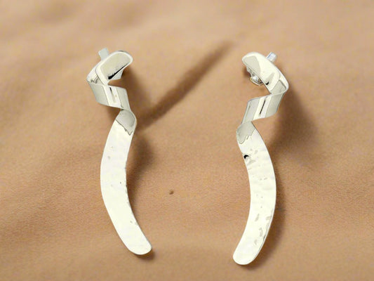 Sterling Silver Hammered/Smooth Vibora Earring with Post