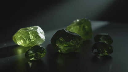Peridot 6x4 mm Pear shape 25 pcs 9.25 carat Semi Precious Natural